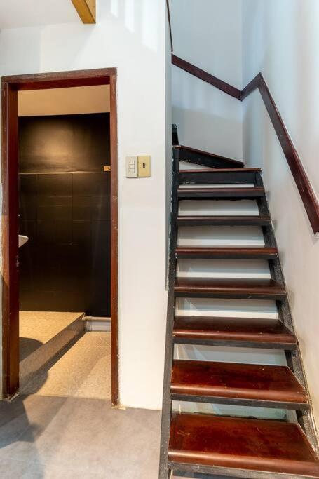 Apartment Budget Escape @ Pham Ngu Lao, District 1 143b *
